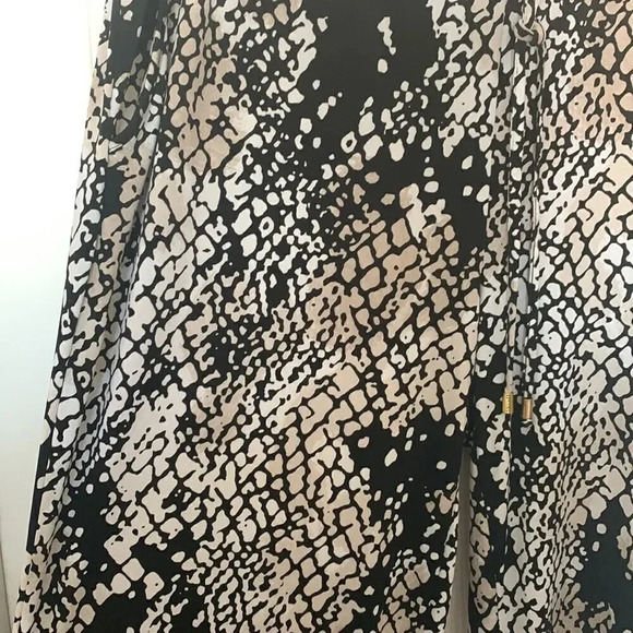 Ellen Tracy Animal Printed Flared Pants - Picture 4 of 5